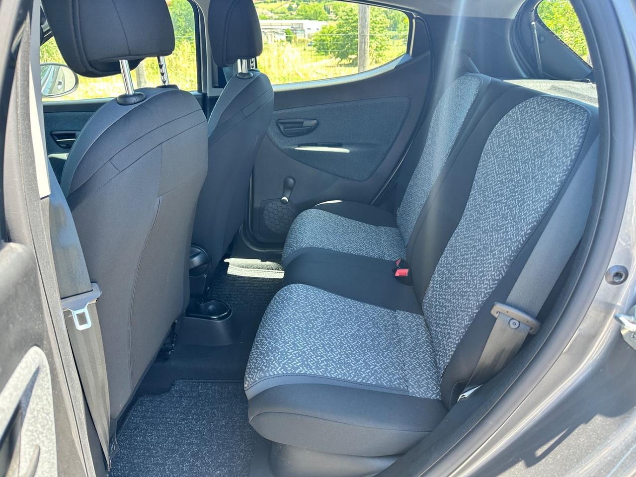 Lancia Ypsilon 1.0 5 porte Ibrida neopatentati Fatturabile iva esposta