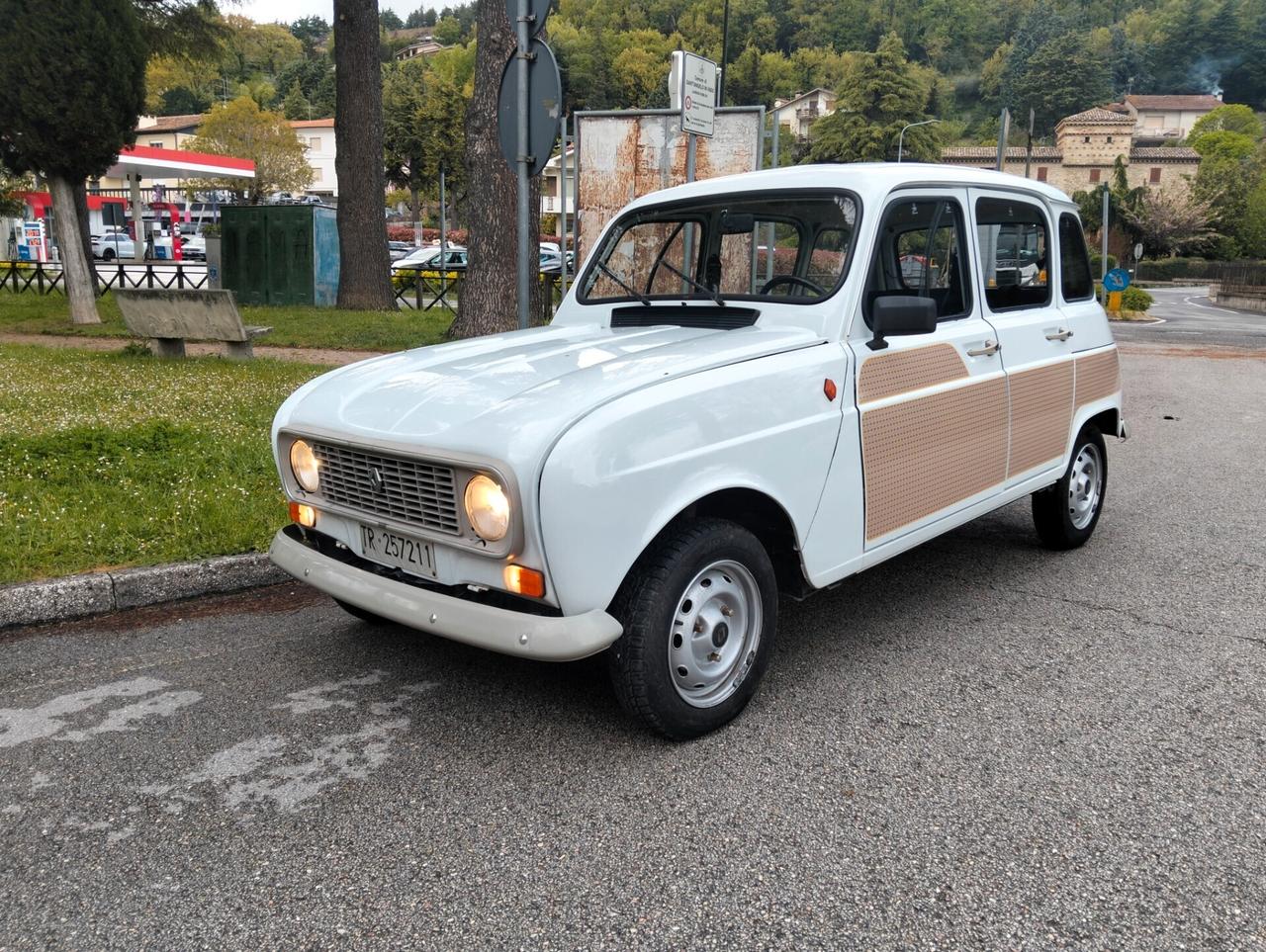Renault R 4 Replica parisienne