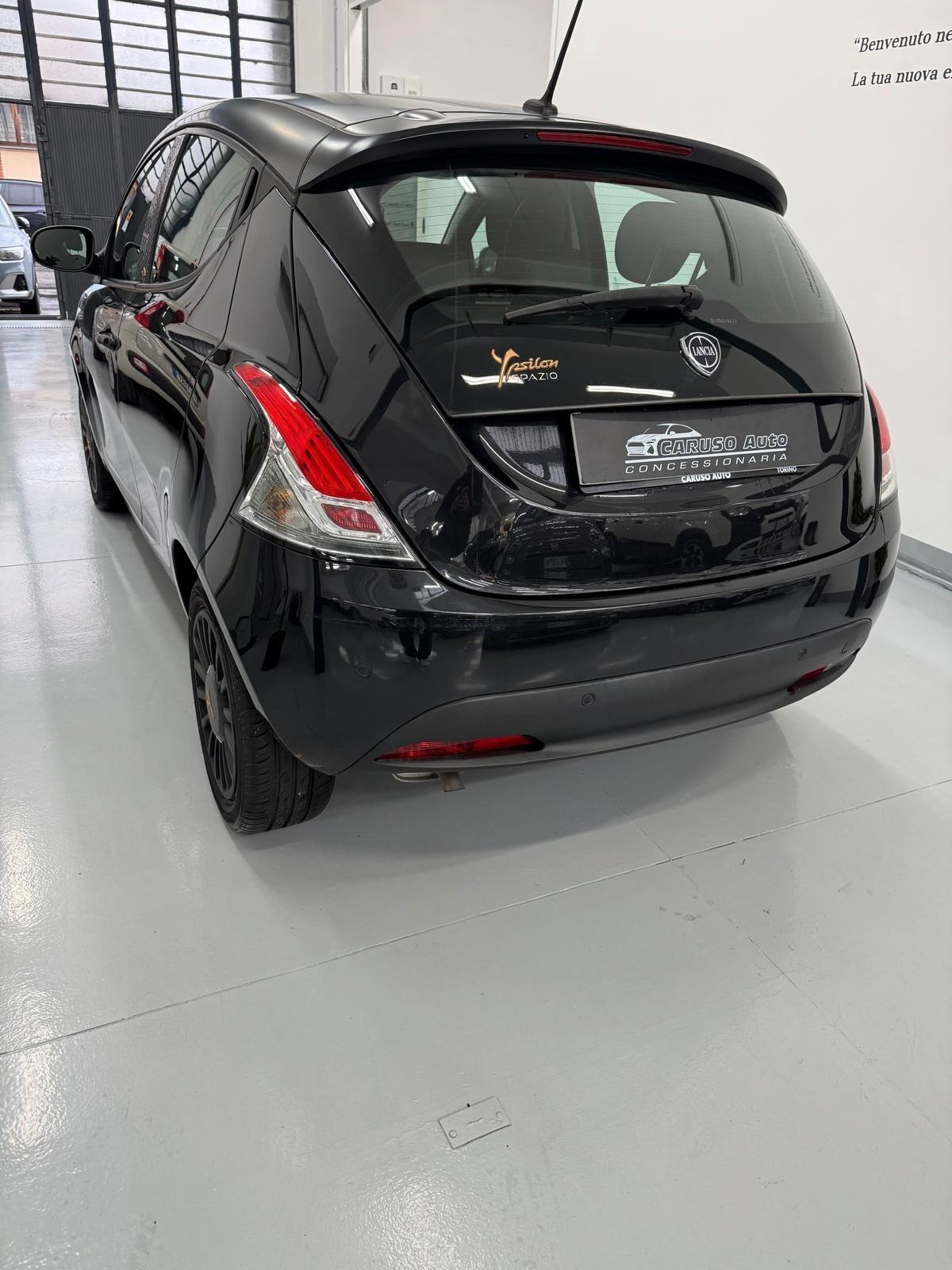 Lancia Ypsilon 1.2 69 CV 5 porte S&S Black and Noir
