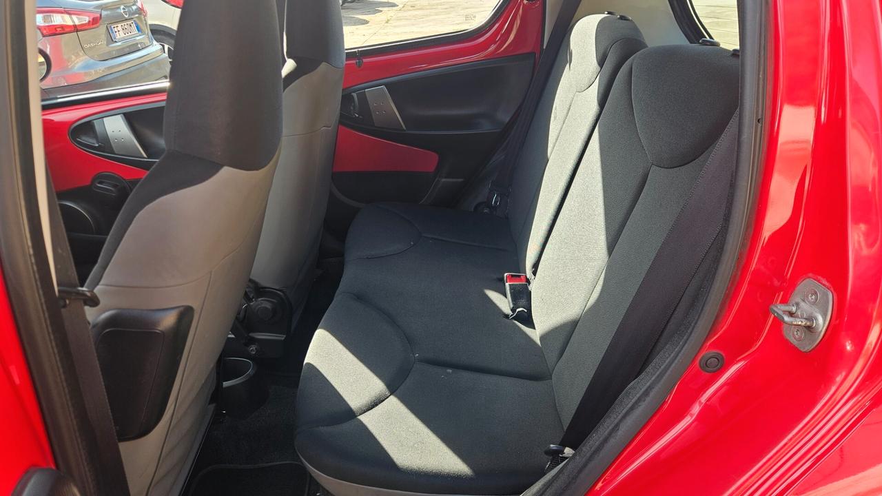 Toyota Aygo 1.0 VVT-i 69 CV 5 porte x-cool MMT