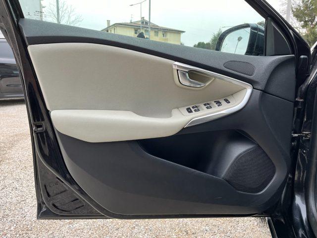 VOLVO V40 D3 Geartronic Momentum