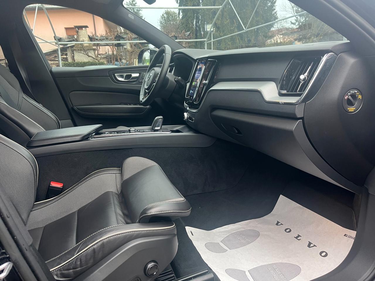 Volvo XC 60 XC60 B4 (d) automatico MOMENTUM PRO