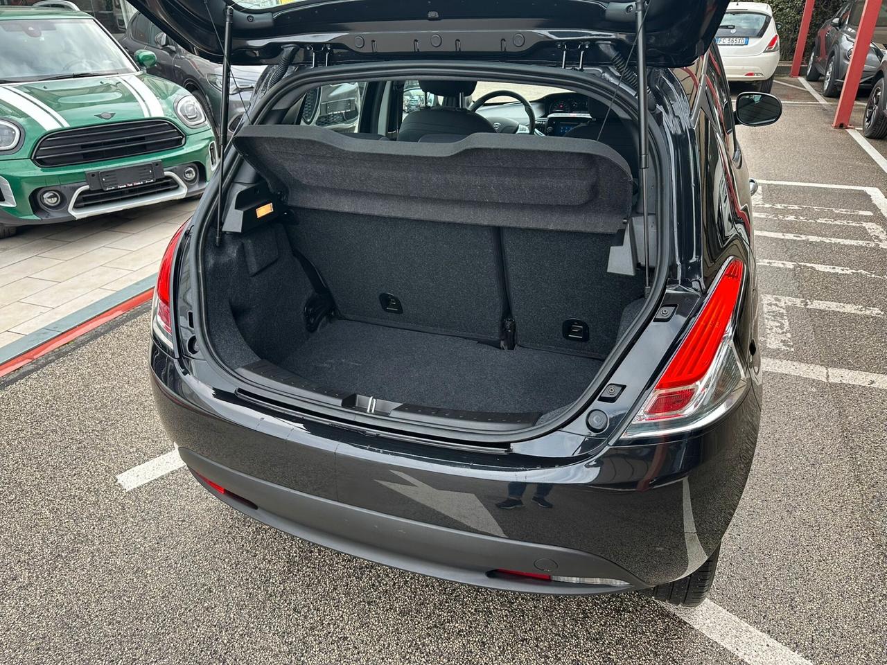 Lancia Ypsilon 1.0 FireFly 5 porte S&S Hybrid Gold