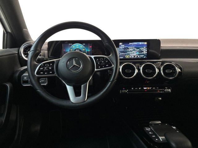 MERCEDES-BENZ A 180 d Automatic Business