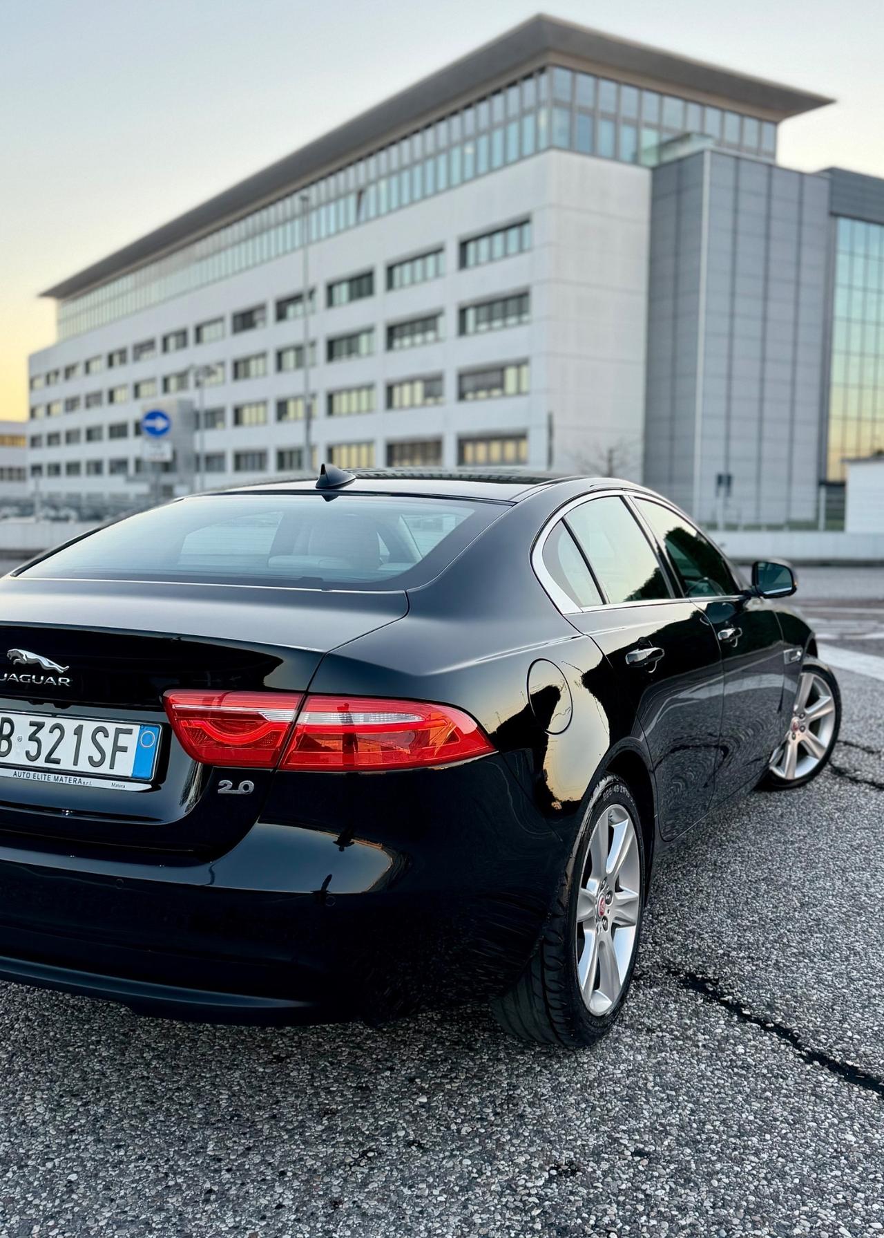 Jaguar XE 2.0 D Turbo aut. Prestige