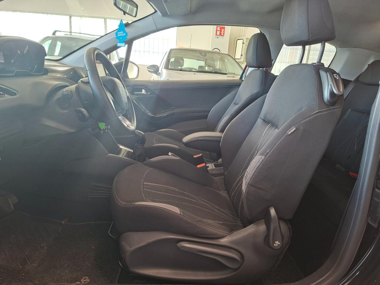 Peugeot 208 1.4 HDi DA NEOPATENTATI / EURO 5B