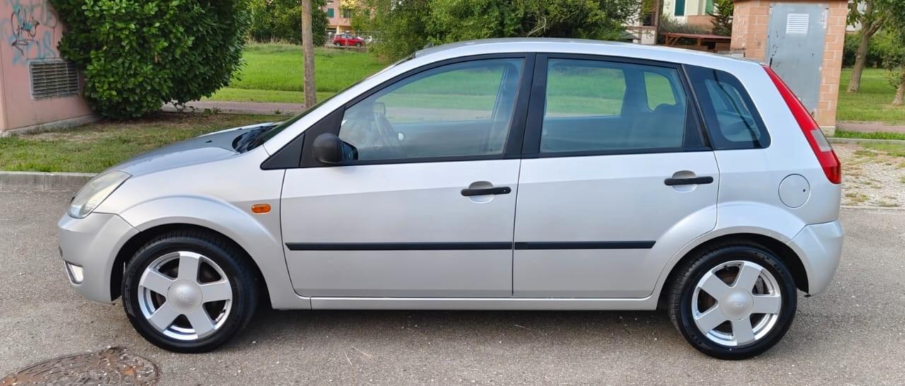 Ford Fiesta 1.4 16V 5p. Ghia