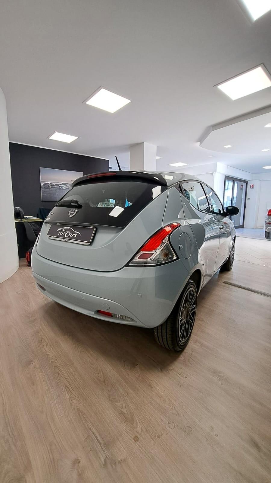 Lancia Ypsilon 1.0 FireFly 5 porte S&S Hybrid Platino
