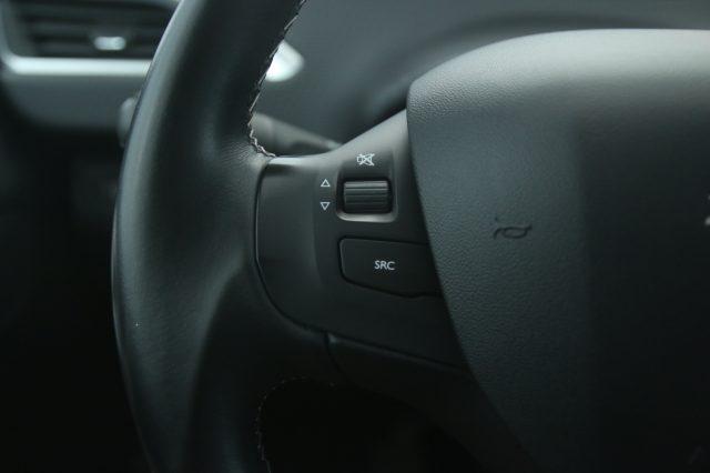 PEUGEOT 2008 BlueHDi 100 Allure Retrocamera