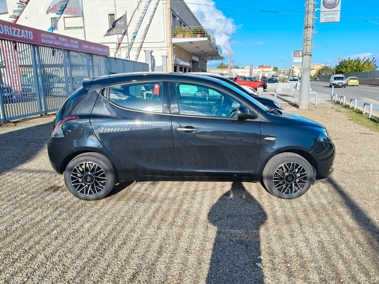 Lancia Ypsilon 1.0 70CV Hybrid Platino