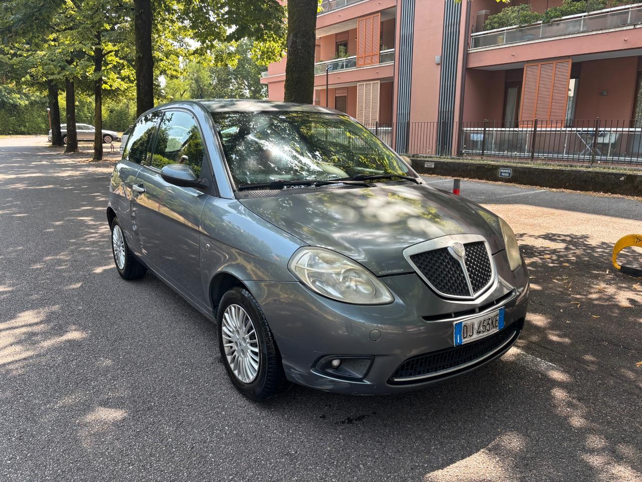 Lancia Ypsilon 1.3 MJT 75 CV Platino