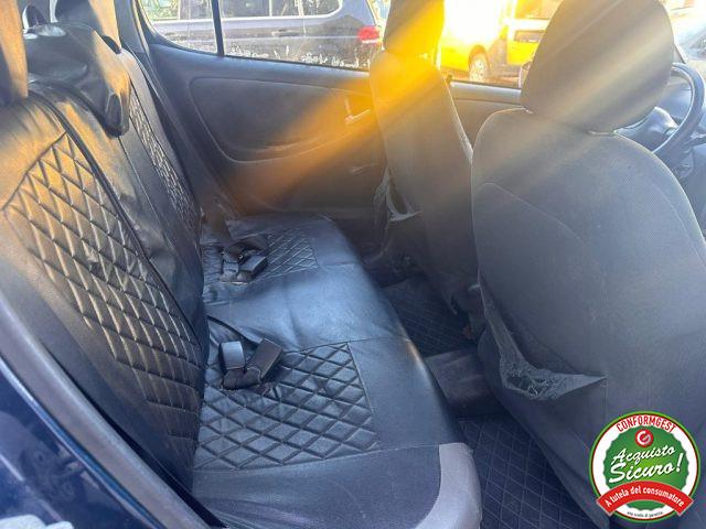 TOYOTA Yaris 1.3i 16V cat 5 porte Sol
