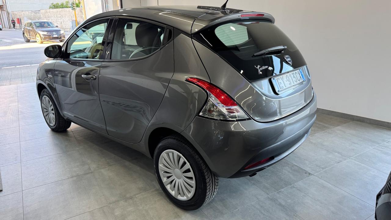 Lancia Ypsilon 0.9 TwinAir 85 CV 5 porte Metano Ecochic Elle