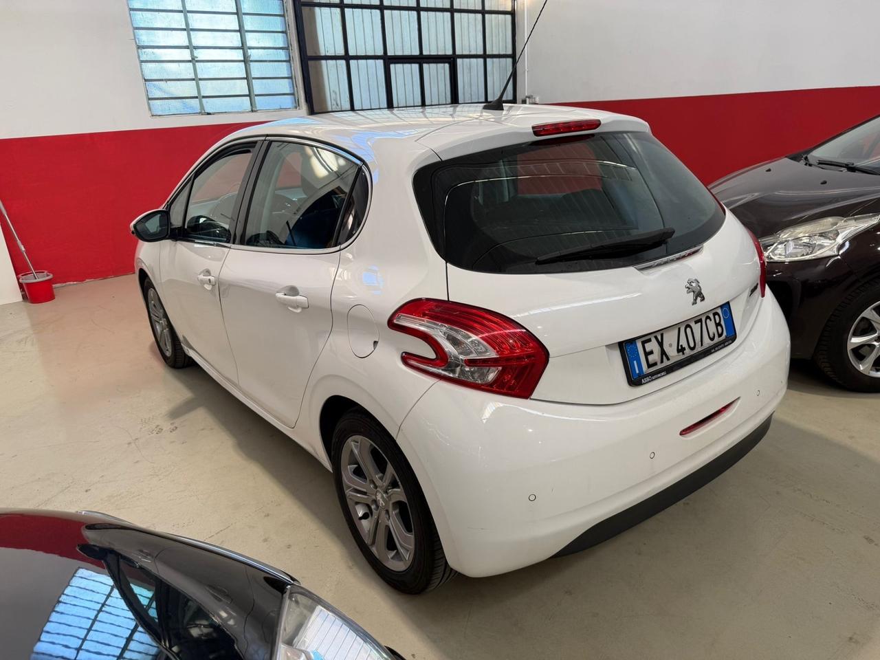 Peugeot 208 PureTech 82 5 porte Allure