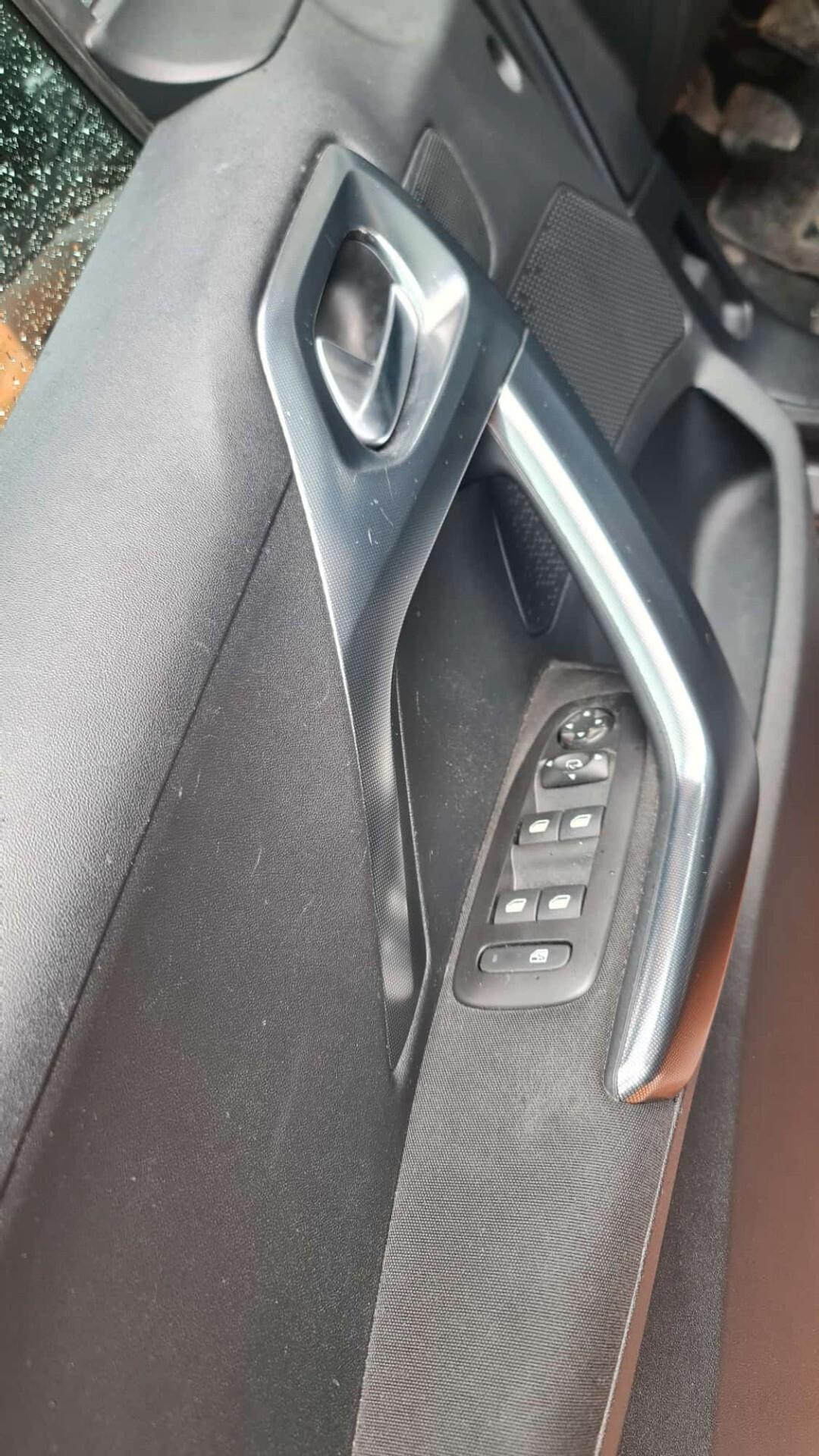 Peugeot 2008 Peugeot 2008 2008 1.6 bluehdi Allure 100cv TETTO CIEL PANORAMICO