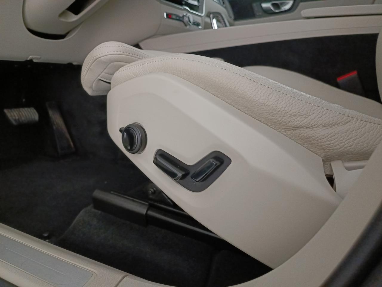 VOLVO XC60 2.0 t6 phev Plus Bright awd auto