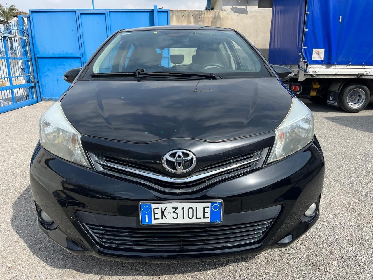 Toyota yaris 5P-1.0 benz-98000km-Full-2012
