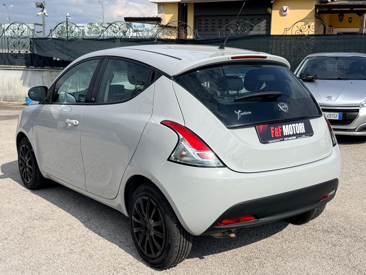 Lancia Ypsilon 1.2 69 CV 5 porte GPL Ecochic Elefantino Blu