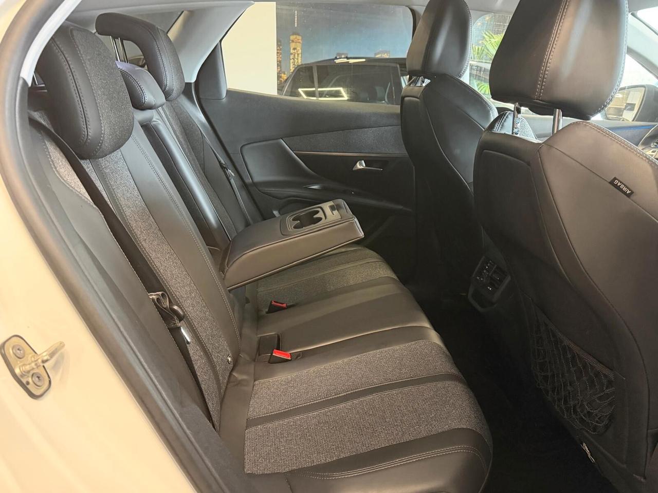 PEUGEOT 3008 1.6 BLUEHDI 120CV OK NEOPATENTATO NAVI CAM ANNO 2017