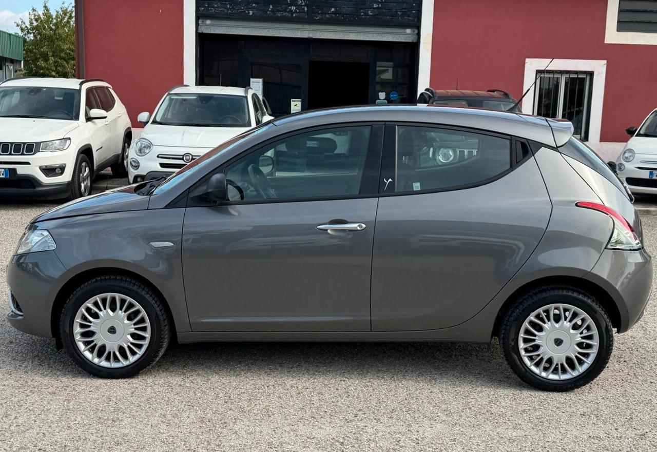 Lancia Ypsilon 1.2 69 CV 5 porte Silver