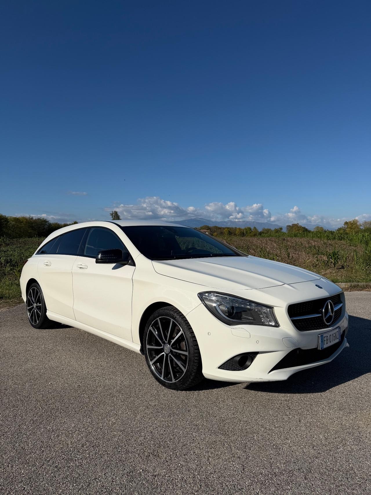Mercedes-benz CLA 200 .