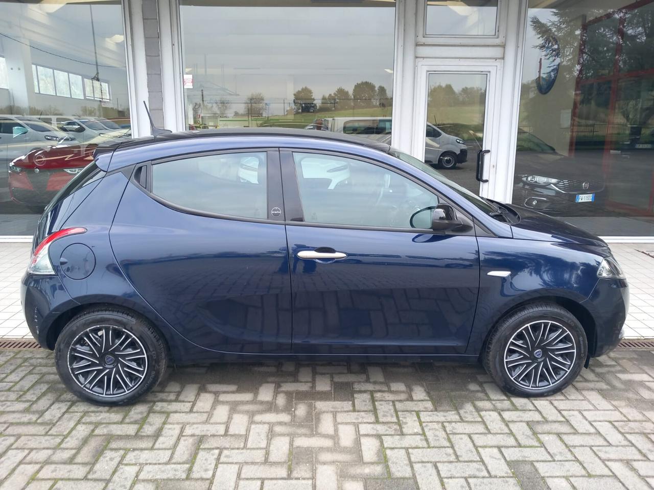 Lancia Ypsilon 1.0 FireFly 5 porte S&S Hybrid Ecochic Gold