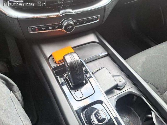 VOLVO XC60 XC60 2.0 b4 Momentum Business awd auto -GE726SL