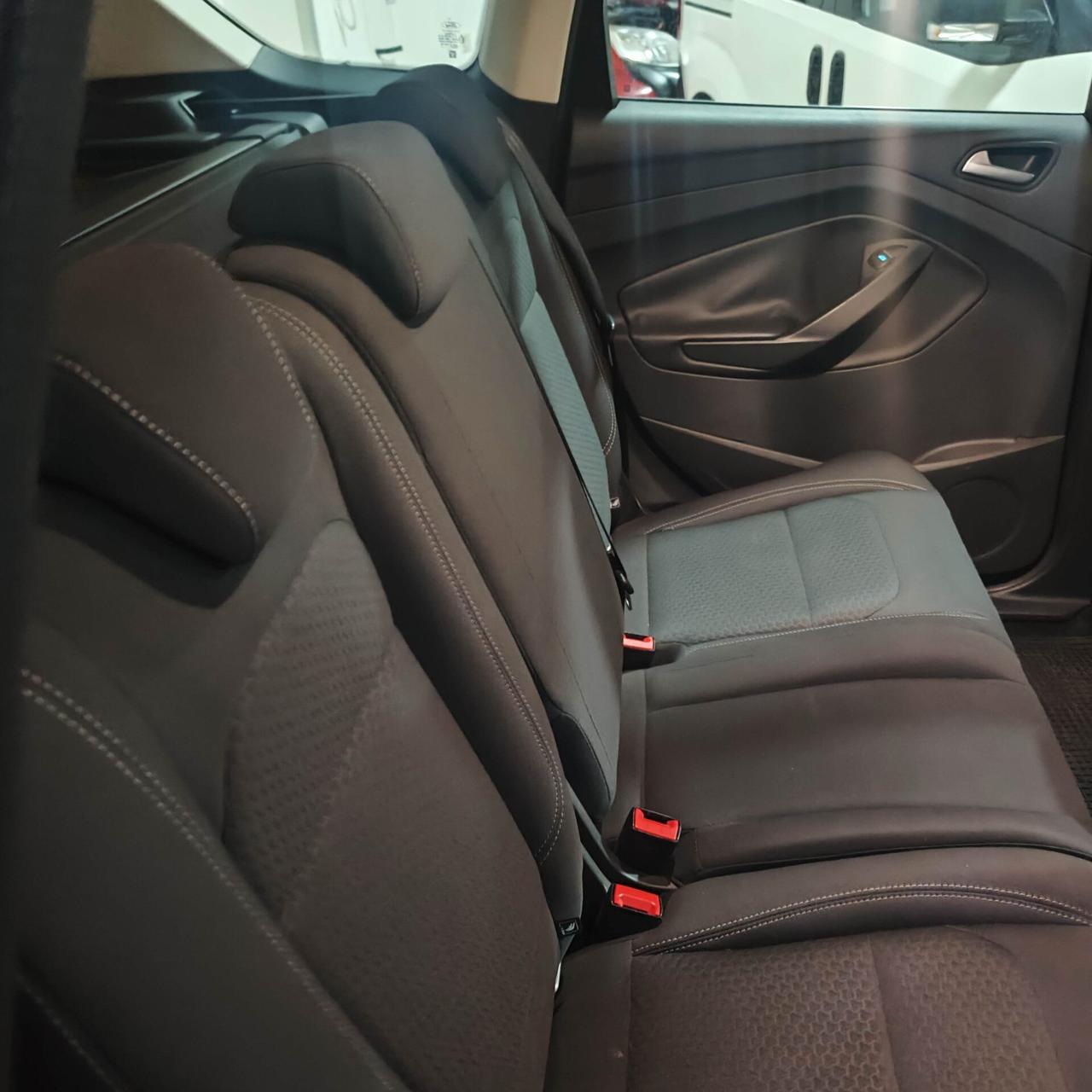 Ford Kuga 1.5 TDCI 120 CV S&S 2WD Powershift Business 12 mesi di garanzia