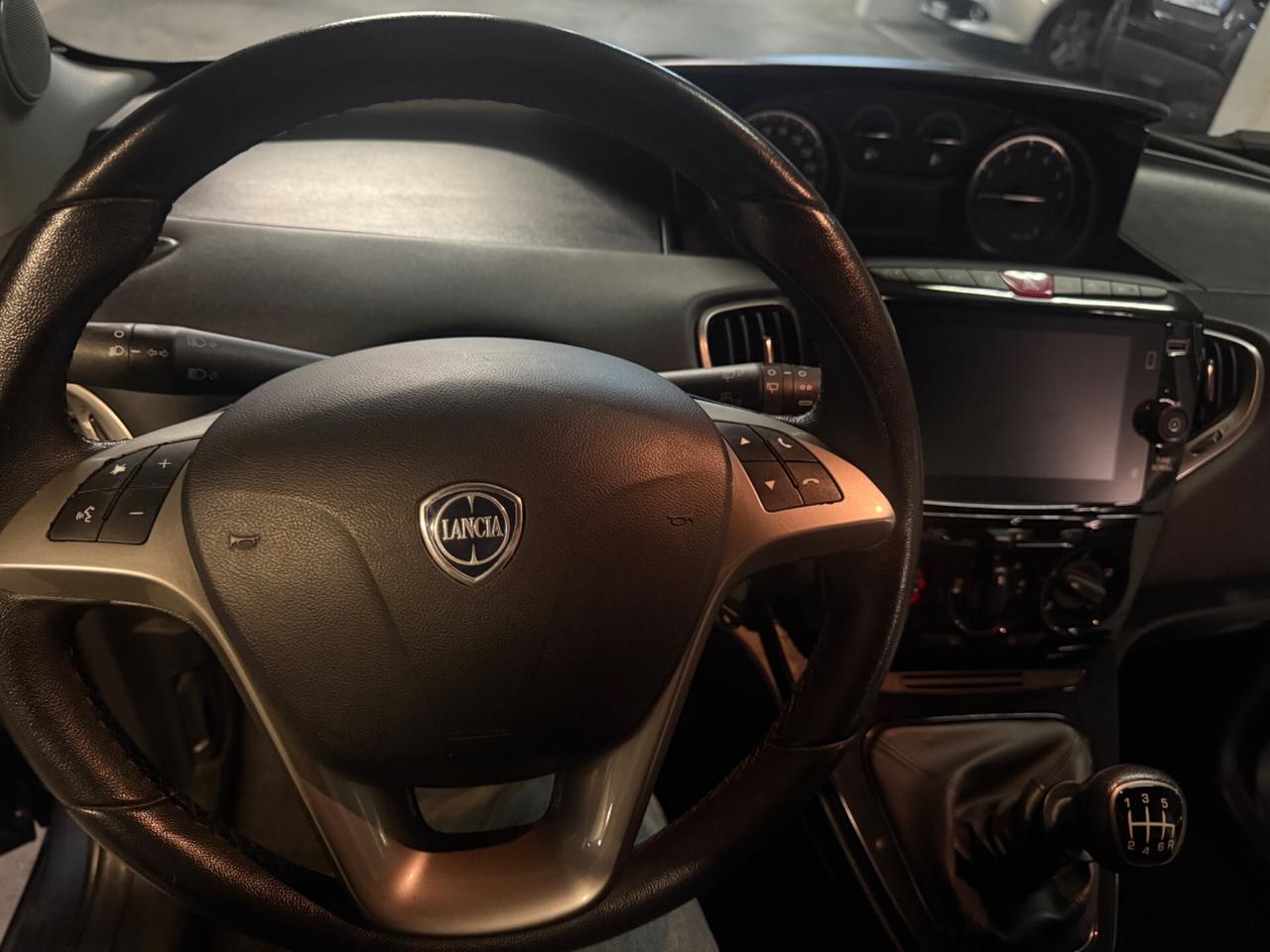 Lancia Ypsilon 1.0 FireFly 5 porte S&S Hybrid Ecochic A. Ferretti