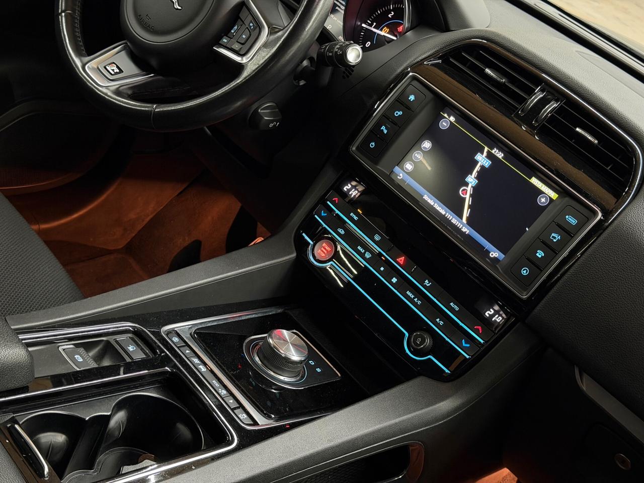 Jaguar F-Pace 240cv R-Sport - 24 MESI DI GARANZIA