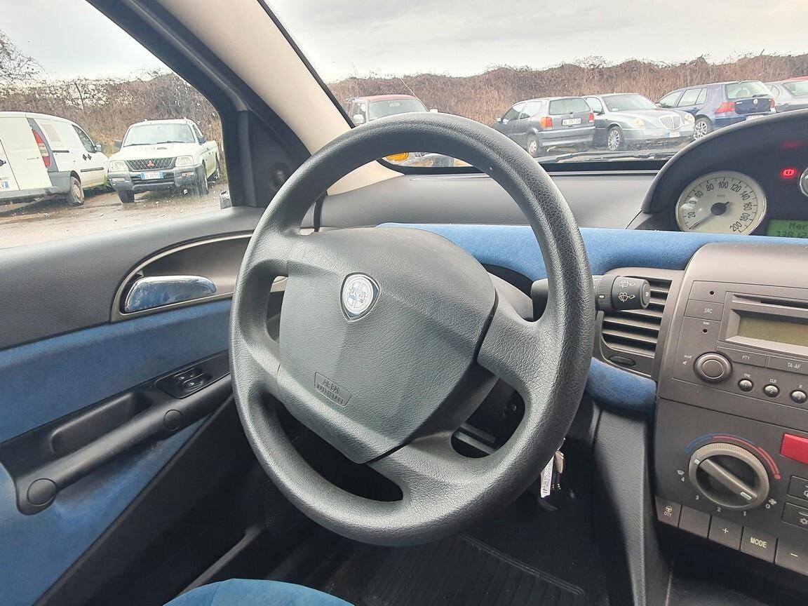 Lancia Ypsilon 1.2 8V Argento