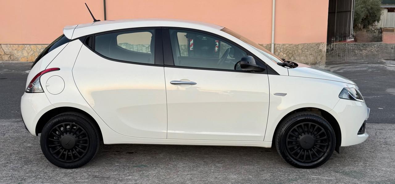 Lancia Ypsilon 1.0 hybrid SOLO 23.000 KM CERTIFICATI