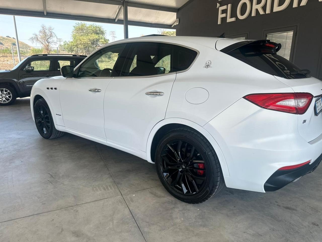 MASERATI LEVANTE GRANSPORT WRAPPATA 10/2018