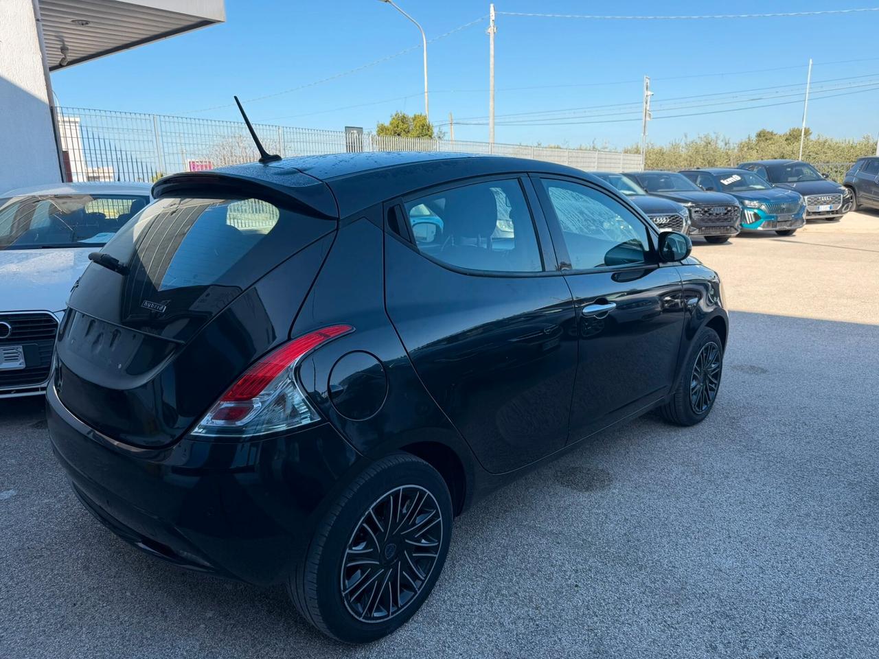 Lancia Ypsilon 1.0 FireFly 5 porte S&S Hybrid Gold