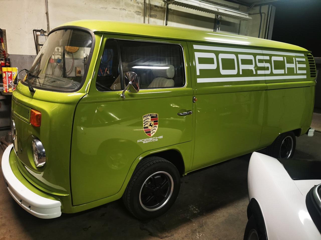 Volkswagen T2 TRANSPORTER PORSCHE SERVICE