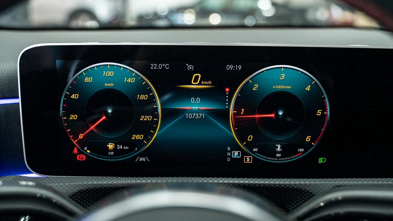 Mercedes-benz A 180 D PREMIUM PLUS AMG TETTO PACK LUCI XENO NAVI PELLE FULL OPTIONAL
