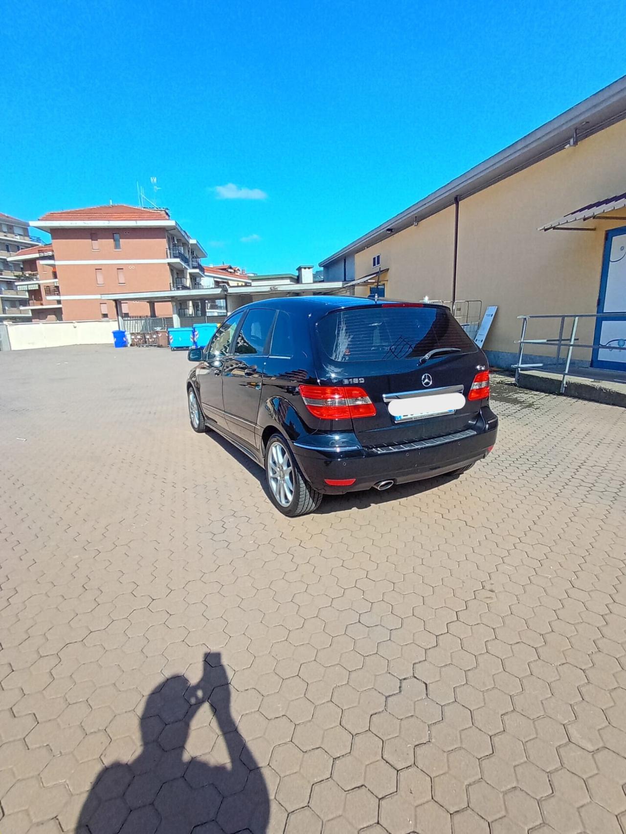 Mercedes-benz - APERTI AD AGOSTO