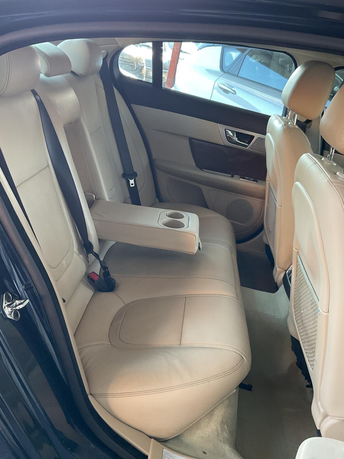 XF 3.0 D V6 Premium Luxury-unipro-rate-garanzia-