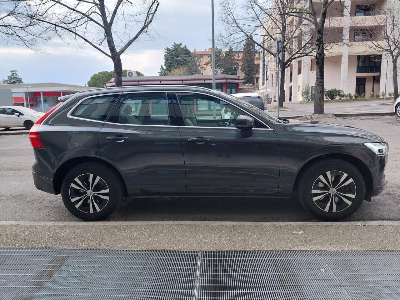 Volvo XC 60 Momentum Pro 2.0 B4 MHEV #10050