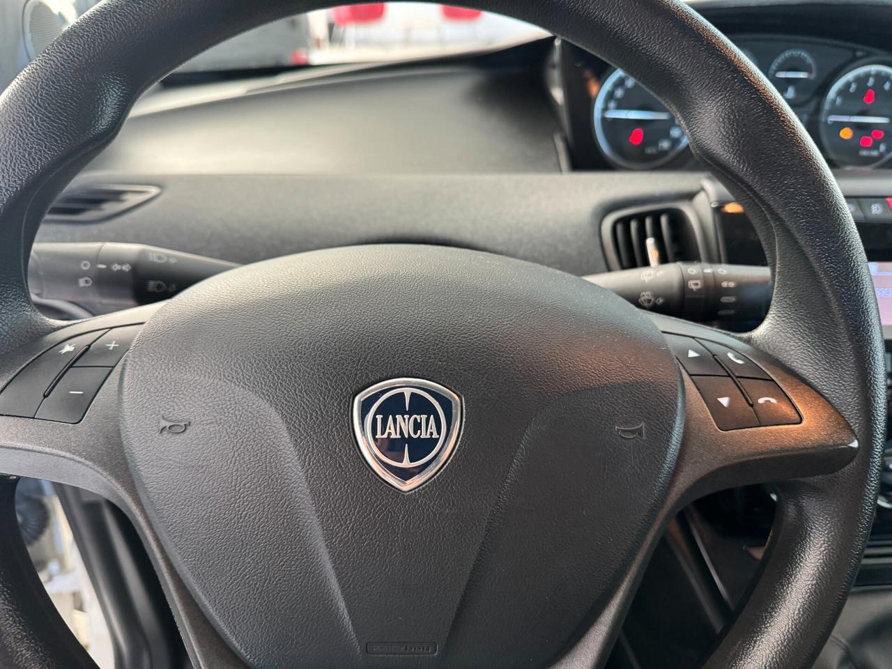 Lancia Ypsilon 1.2 69 CV 5 porte GPL Ecochic Elefantino Blu