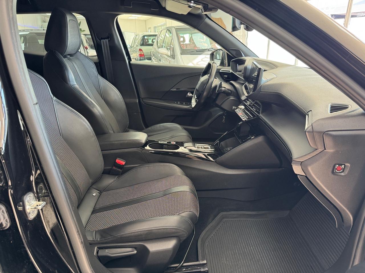 Peugeot 2008 BlueHDi 130 S&S EAT8 GT