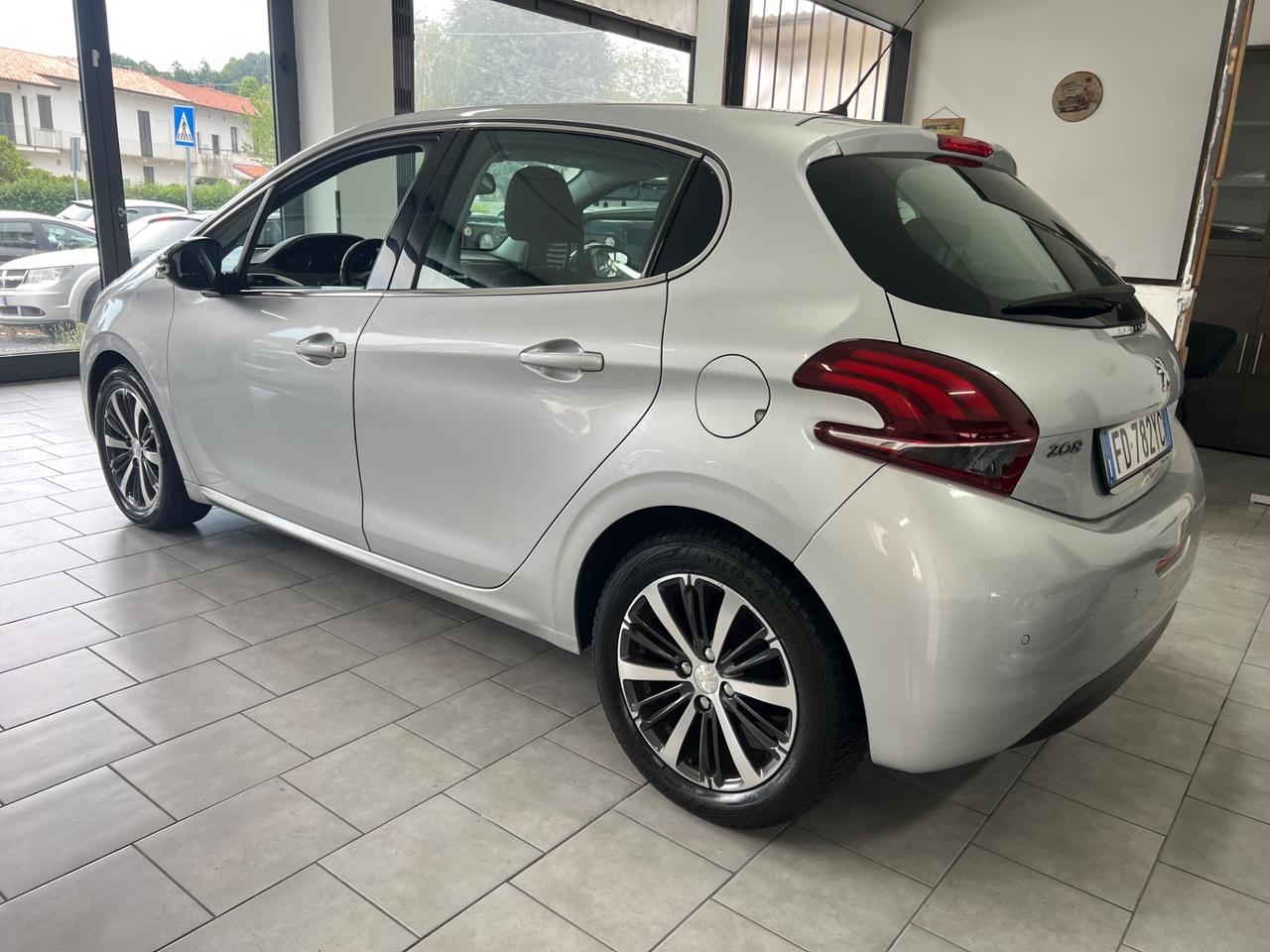 Peugeot 208 PureTech 82 5 porte Allure