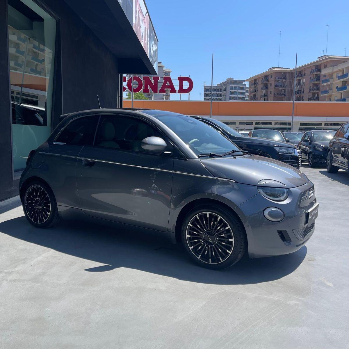 FIAT - 500 E - 500 La Prima Berlina