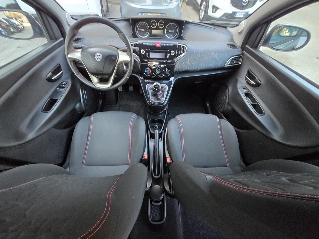 Lancia Ypsilon 0.9 TwinAir 85 CV 5 porte Metano Ecochic Elefantino Neopatentati