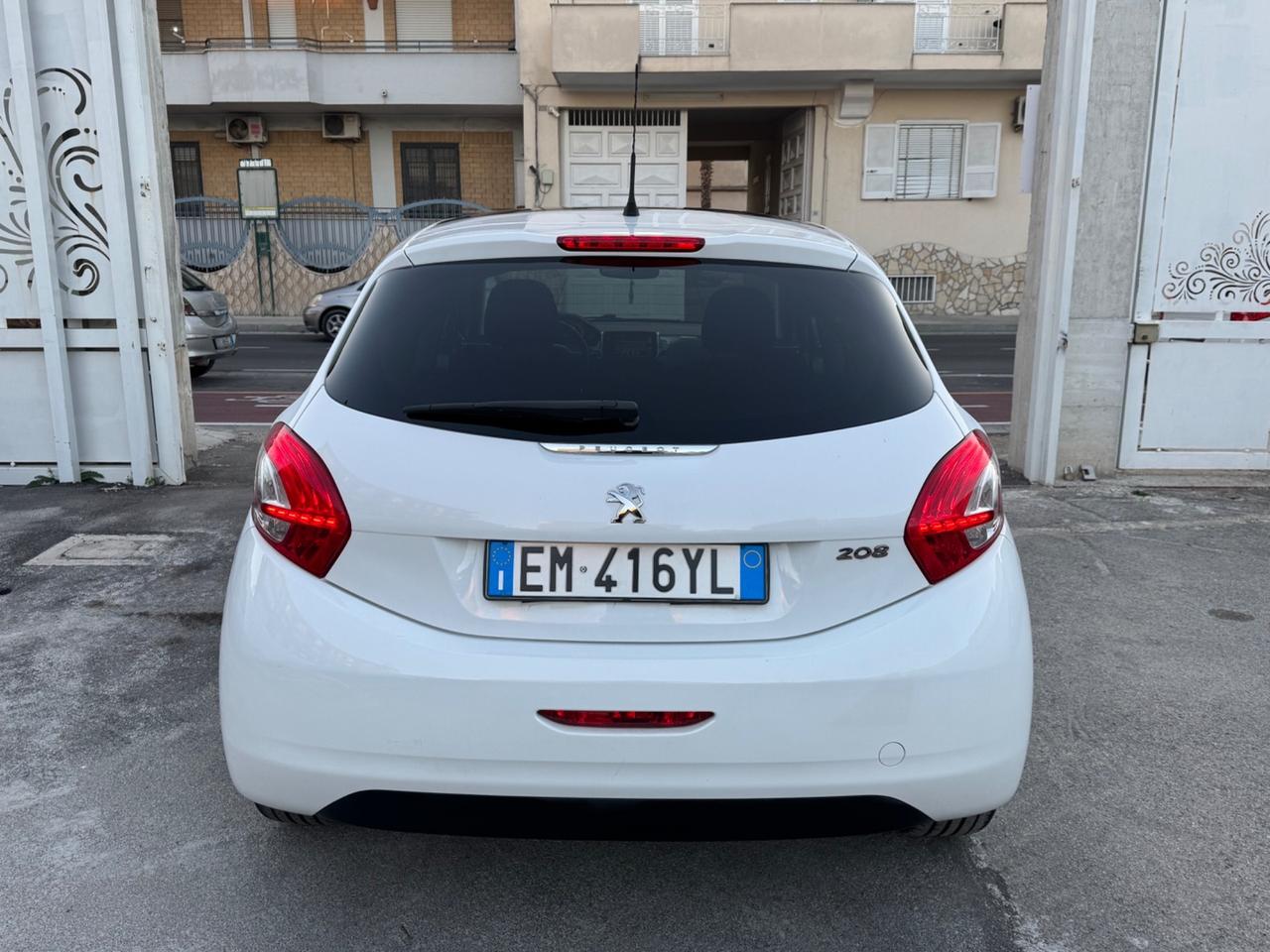 Peugeot 208 1.4 DIESEL 68CV Allure 11/2012