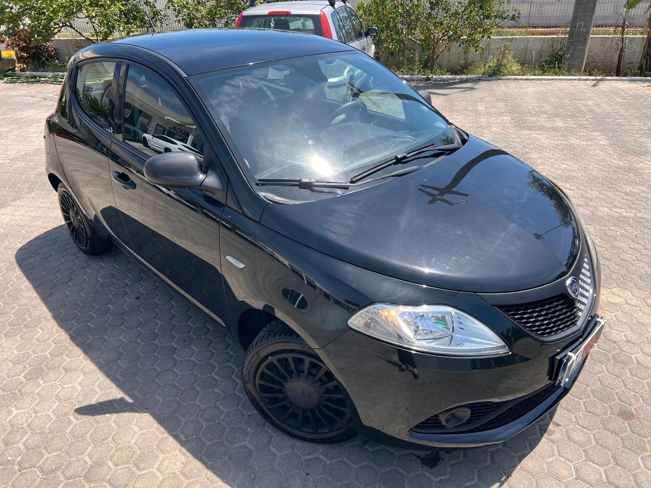 Lancia Ypsilon 1.2 69 CV 5 porte GPL Ecochic Elefantino Blu