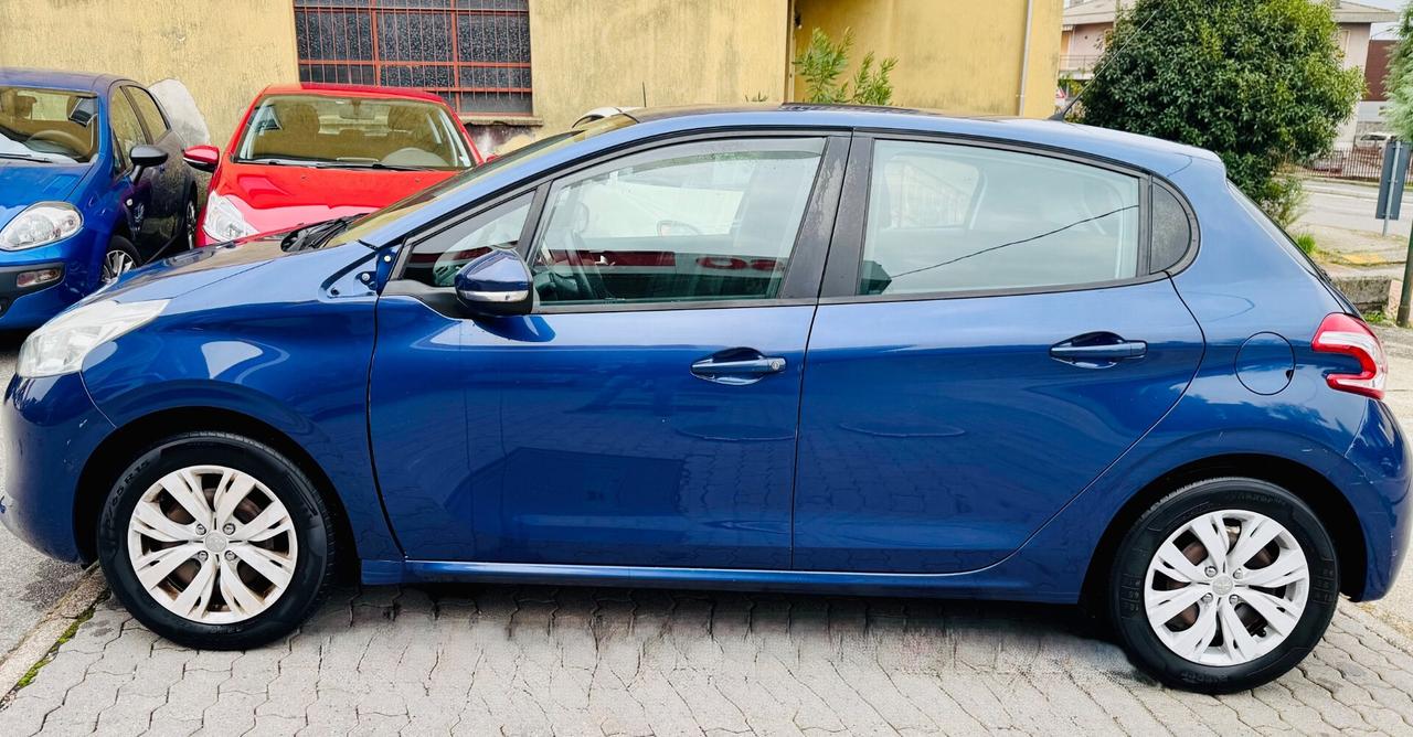 Peugeot 208 1.2 5porte Allure Ok Neopatentati