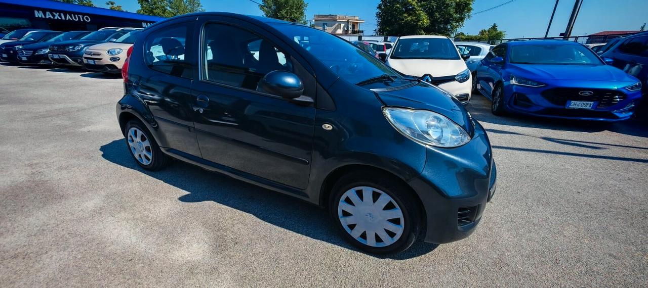 Peugeot 107 1.0 68CV 5p. Sweet Years 2Tronic