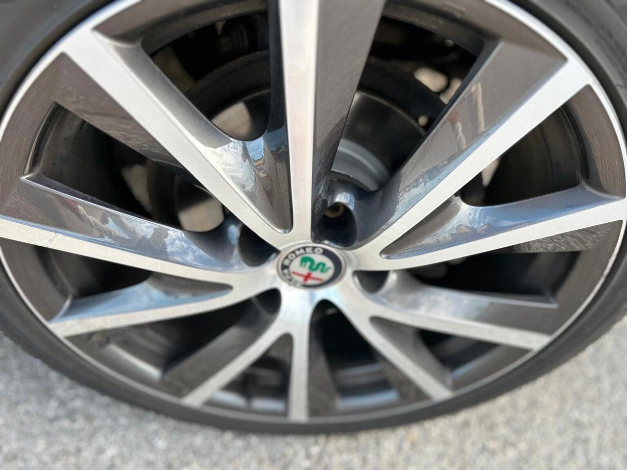 Alfa Romeo Giulietta SPORT 1.4 Turbo 6mt PACK CARBON VELOCE