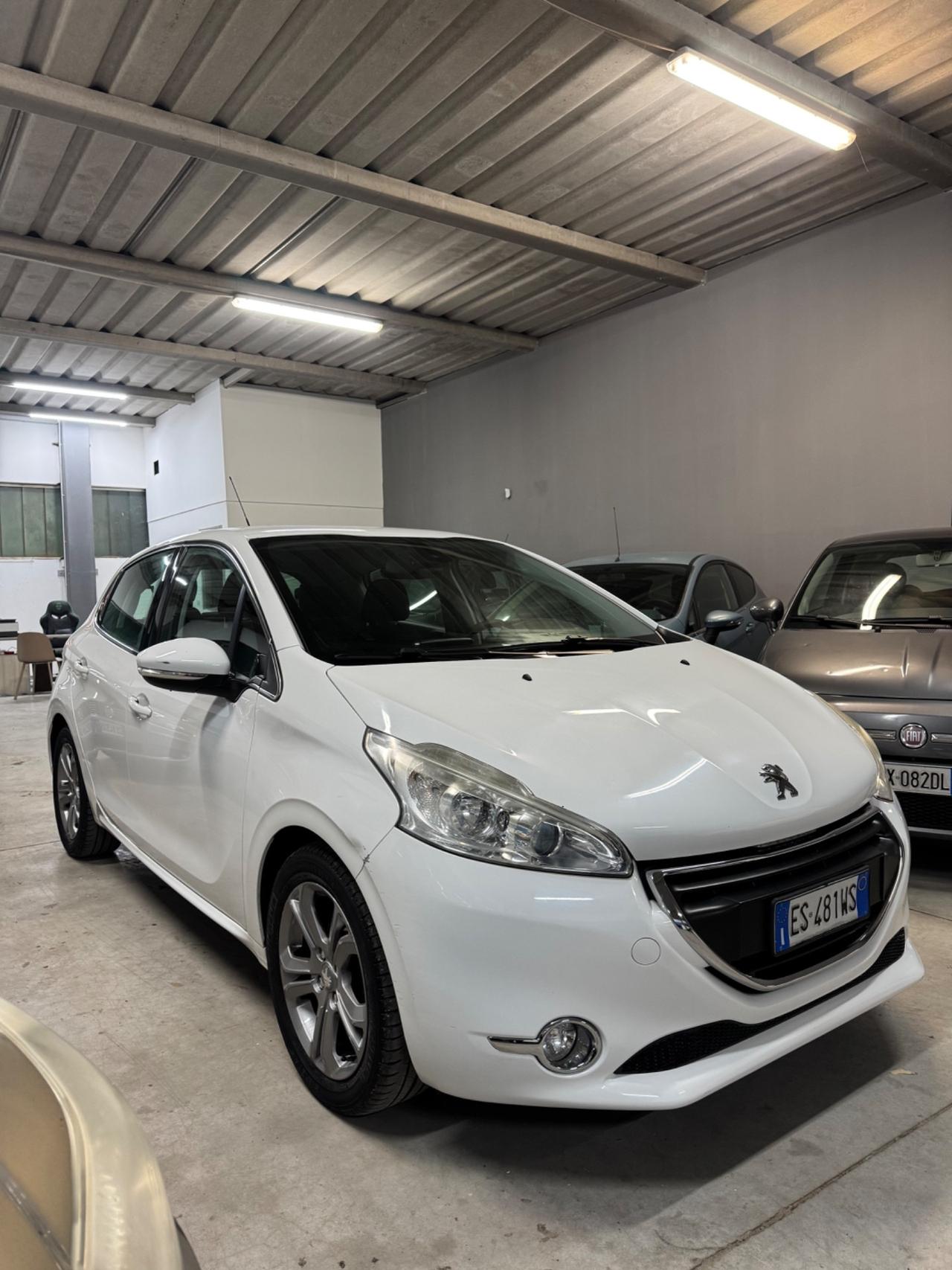 Peugeot 208 1.4 HDi 68 CV 5 porte Allure